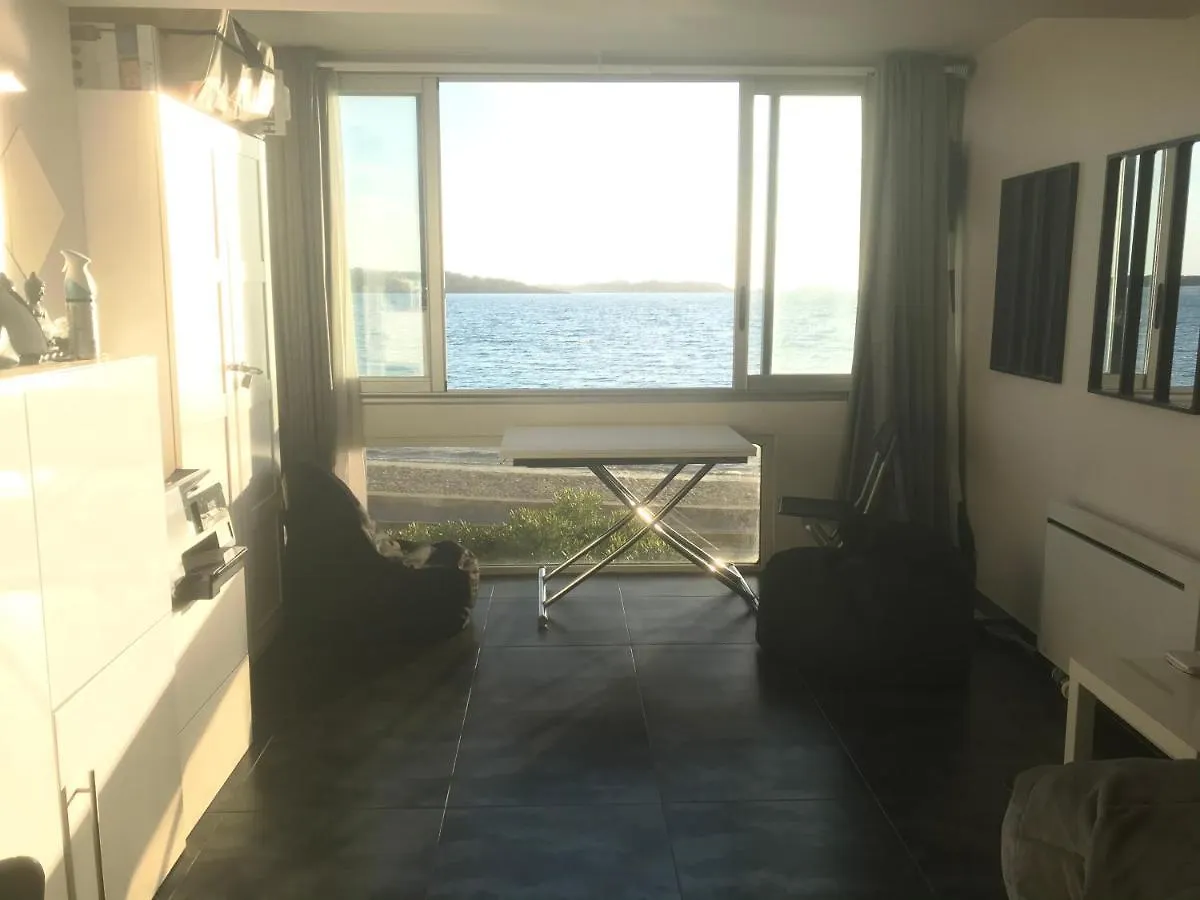 T2 Les Pieds Dans L Eau Vue Mer Apartment Six-Fours-les-Plages 0*,  France